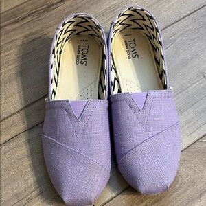 EUC TOMS Women's 9 Lavender Flats